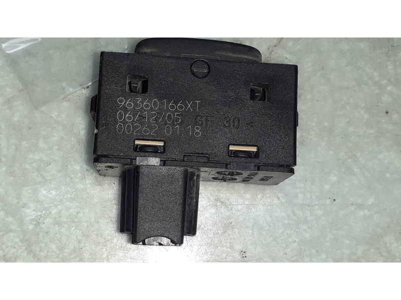 Recambio de mando elevalunas trasero izquierdo para peugeot 407 st confort referencia OEM IAM 96360166XT  96360166