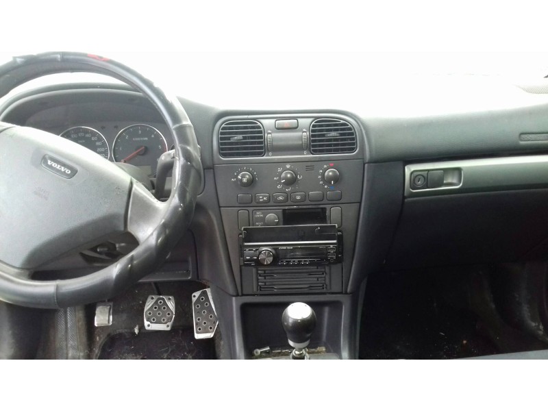 volvo v40 familiar del año 2003