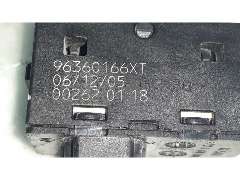Recambio de mando elevalunas trasero izquierdo para peugeot 407 st confort referencia OEM IAM 96360166XT  96360166