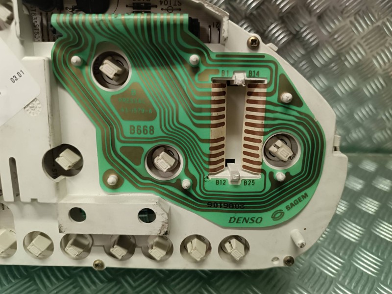 Recambio de cuadro instrumentos para mitsubishi space star (dg0) 1900 di-d referencia OEM IAM MR480209 21626729 21626731