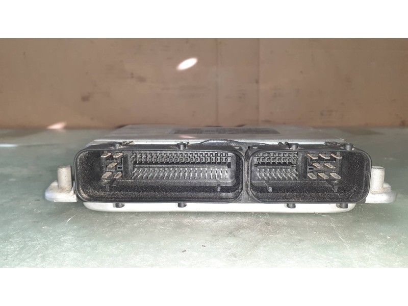 Recambio de centralita motor uce para volkswagen polo (9n1) conceptline referencia OEM IAM 0281010660  BOSCH