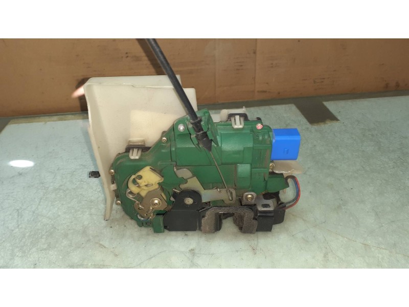 Recambio de cerradura puerta delantera izquierda para volkswagen polo (9n1) conceptline referencia OEM IAM 6Q4837085A  