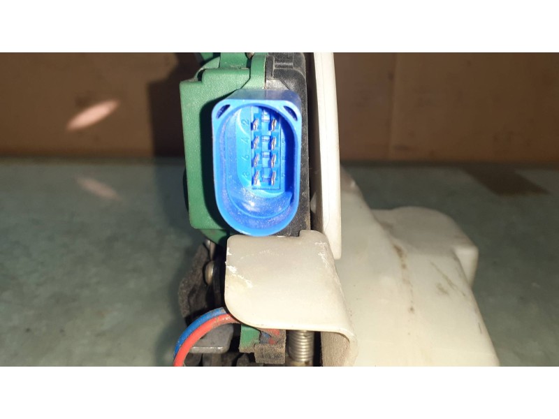 Recambio de cerradura puerta delantera izquierda para volkswagen polo (9n1) conceptline referencia OEM IAM 6Q4837085A  